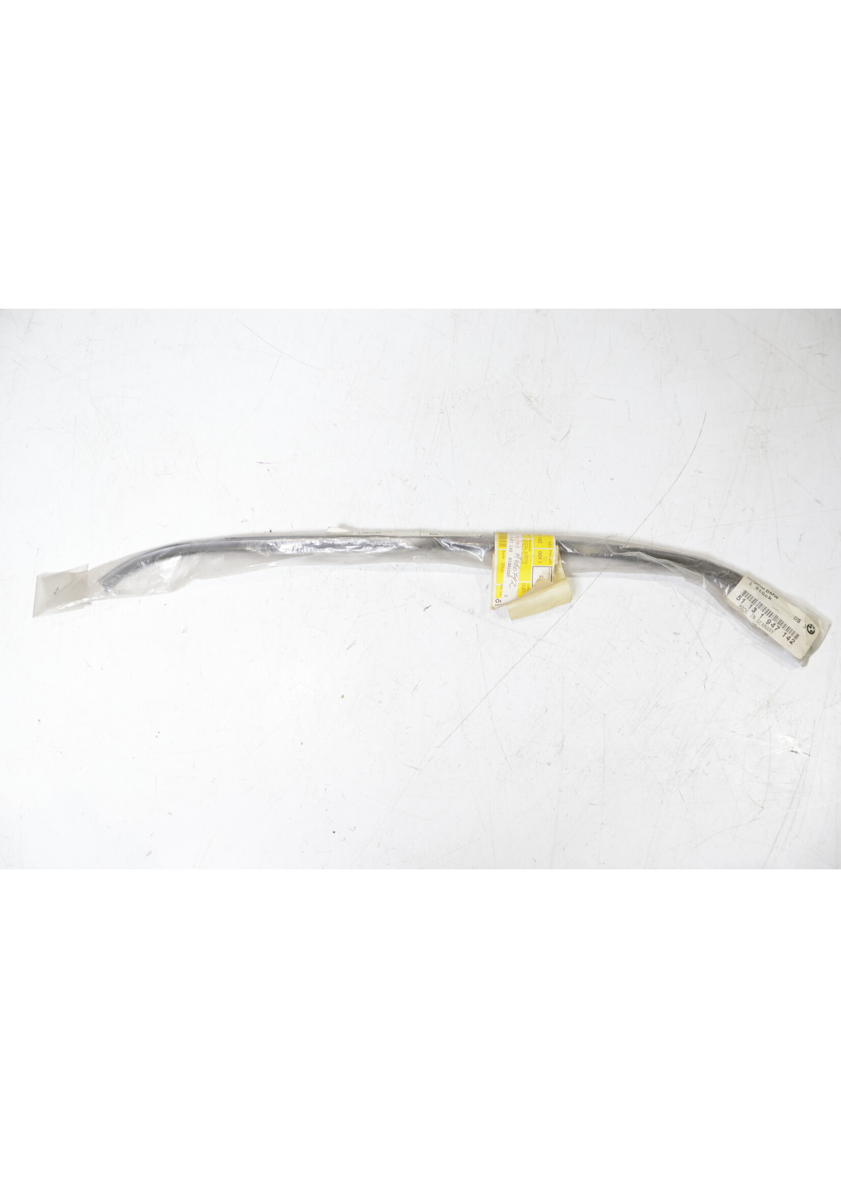 BMW BMW E30 3 Serie Sedan OEM Zwarte sierlijst rechts achter NIEUW! 51131947142