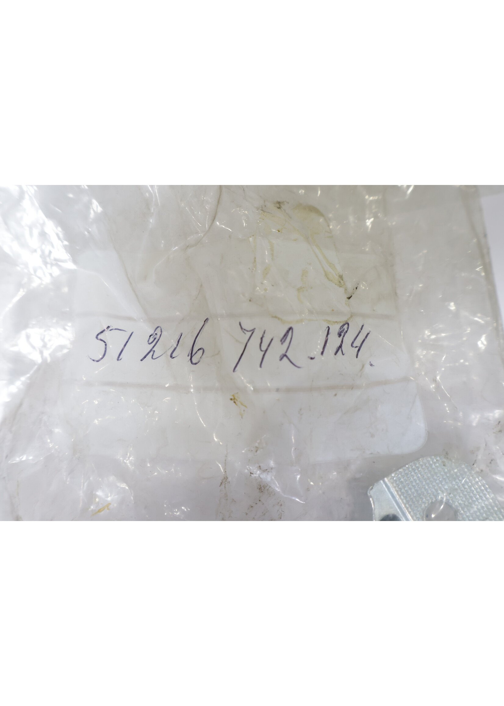 BMW BMW E10 1502 - 2002 OEM Deurvanger links NIEUW! 51216742124