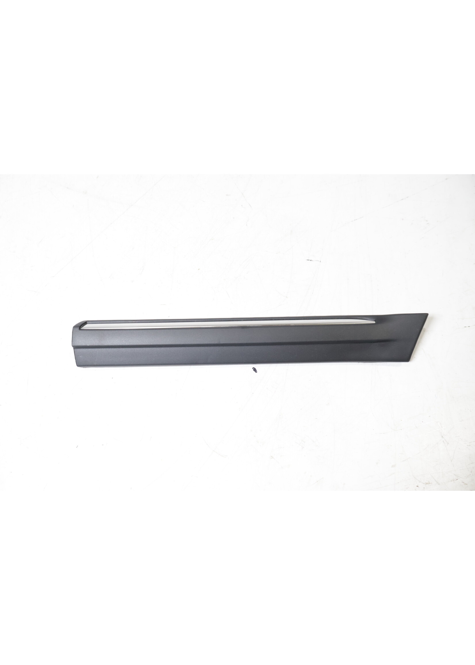 BMW BMW E32 7er OEM Seitenleiste / Zierleiste rechts vorne NEU! 51131908682