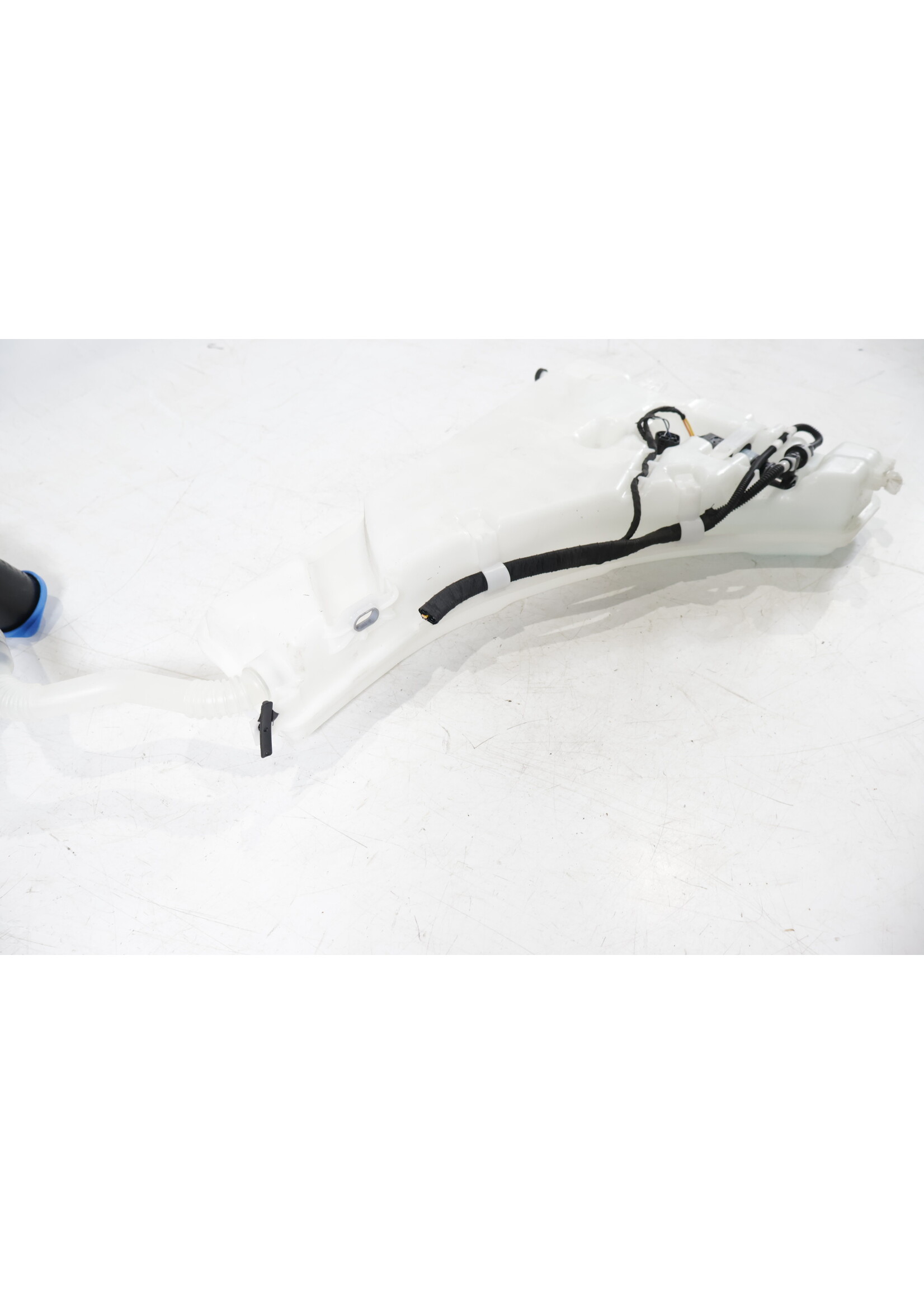 BMW MINI Countryman U25 & BMW X2 U10 Windshield fluid reservoir with pump 5A0BBE6