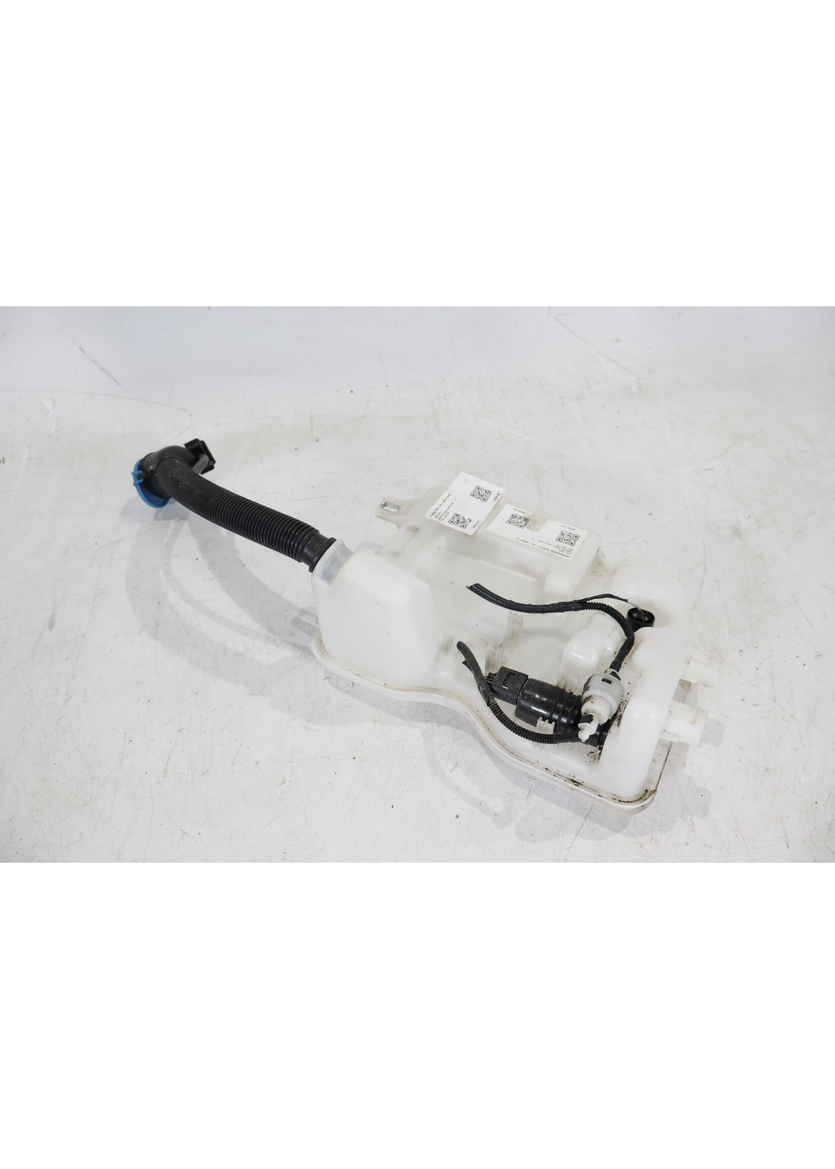 BMW BMW 2 Series F45 Active Tourer Windshield Washer Fluid Reservoir 7331418 7388349