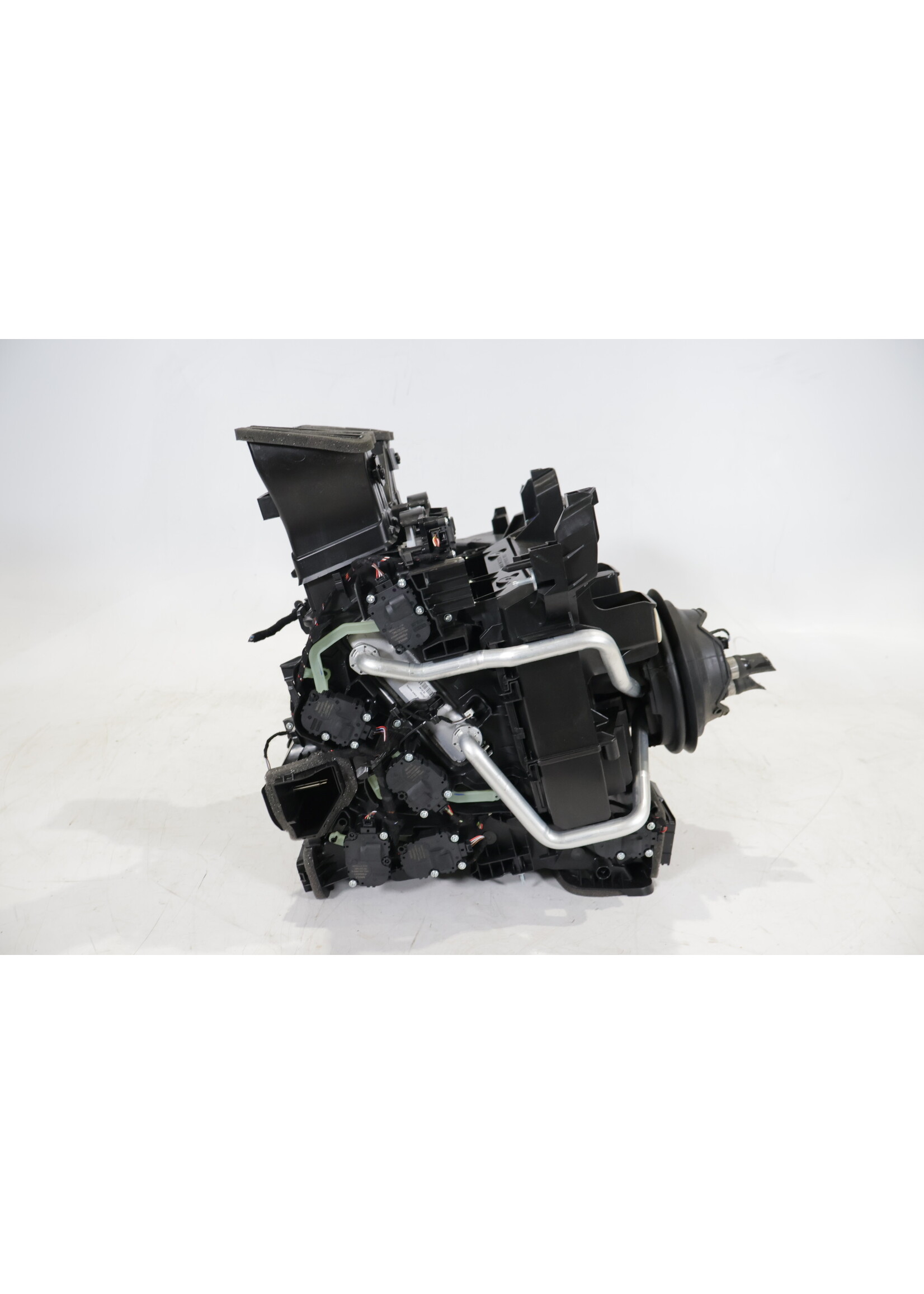 BMW BMW iX (I20) Komplettes Heizungsgehäuse mit Gebläse und Anbauteilen 64115A05C28 HZ4a22239