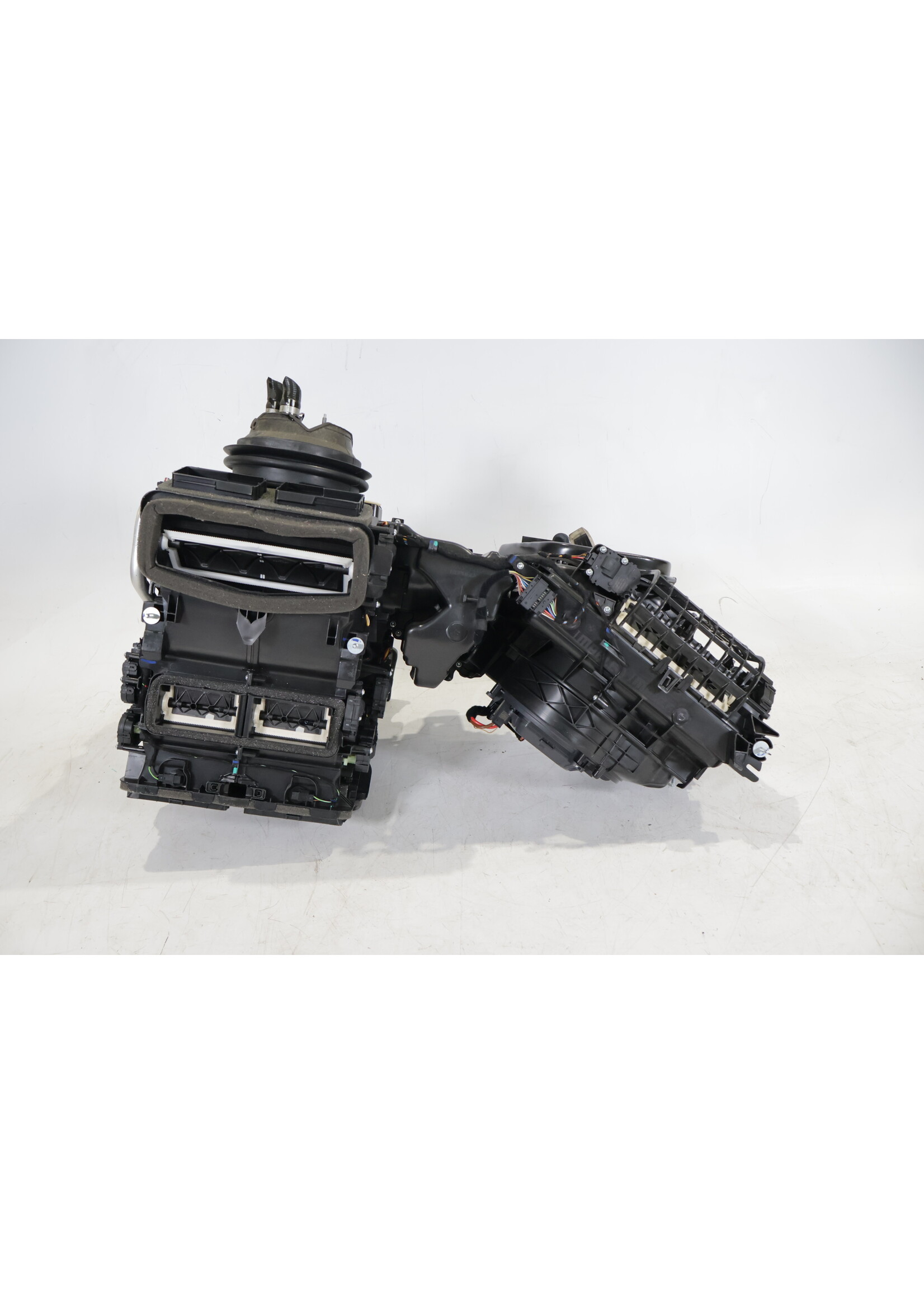 BMW BMW IX I20 Compleet kachelhuis met ventilator en aanbouwdelen 64115A05C28 HZ4a22239