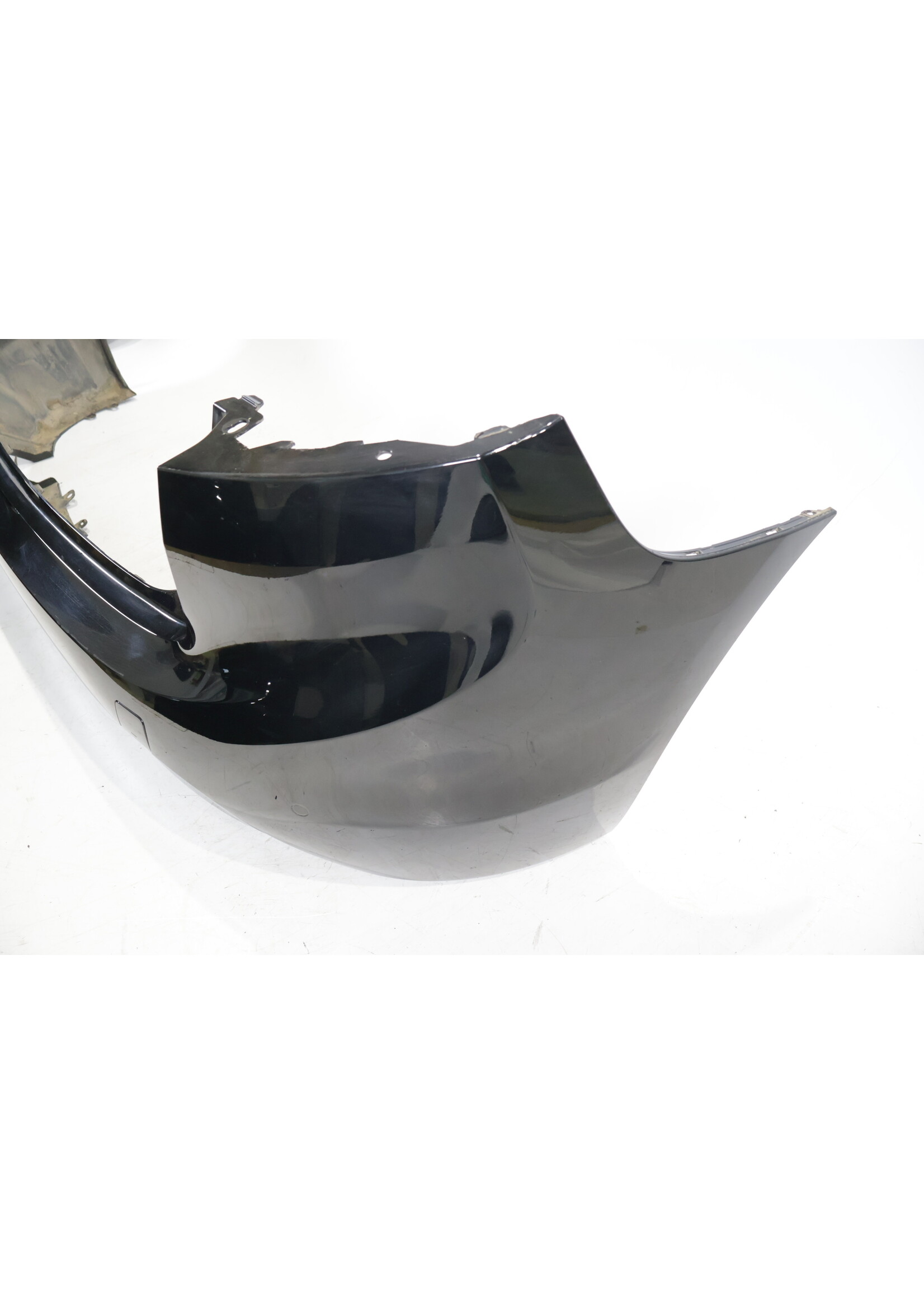 BMW BMW 2er F45 Komplette Heckstoßstange mit PDC-Sensoren 51122574884 2574884