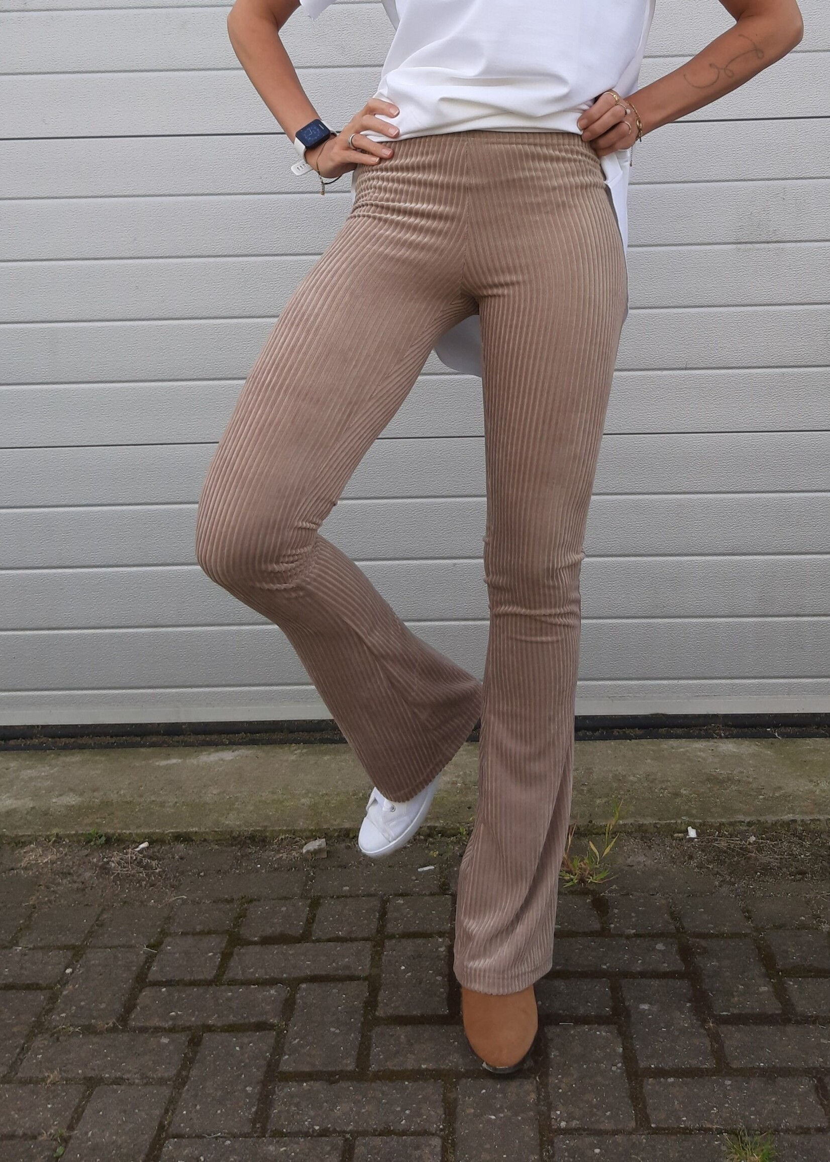 MadameLiz  PRE-ORDER JETZ:  Ausgestellte Rippe | Taupe