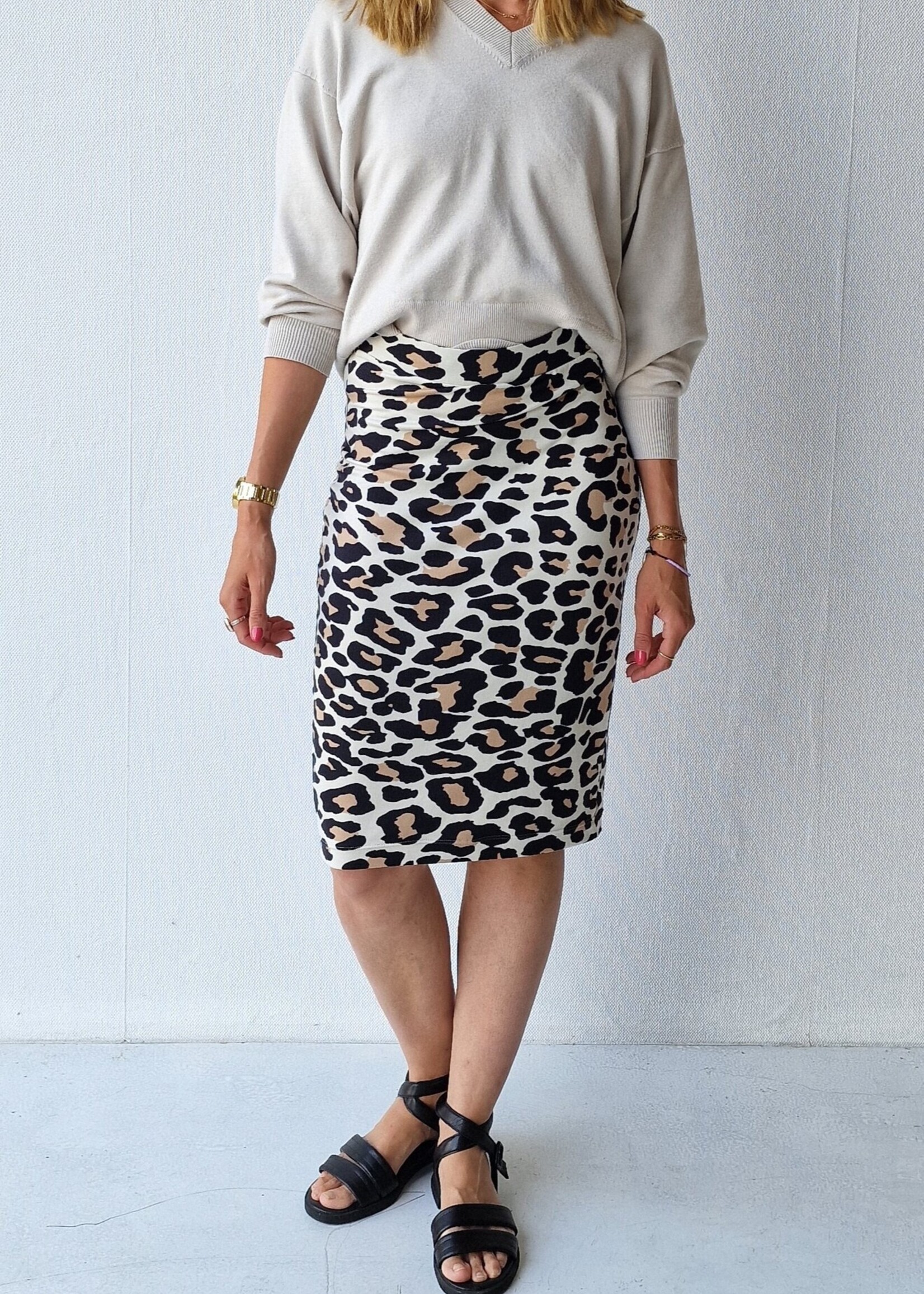 MadameLiz Rok | leopard | stretch | tall