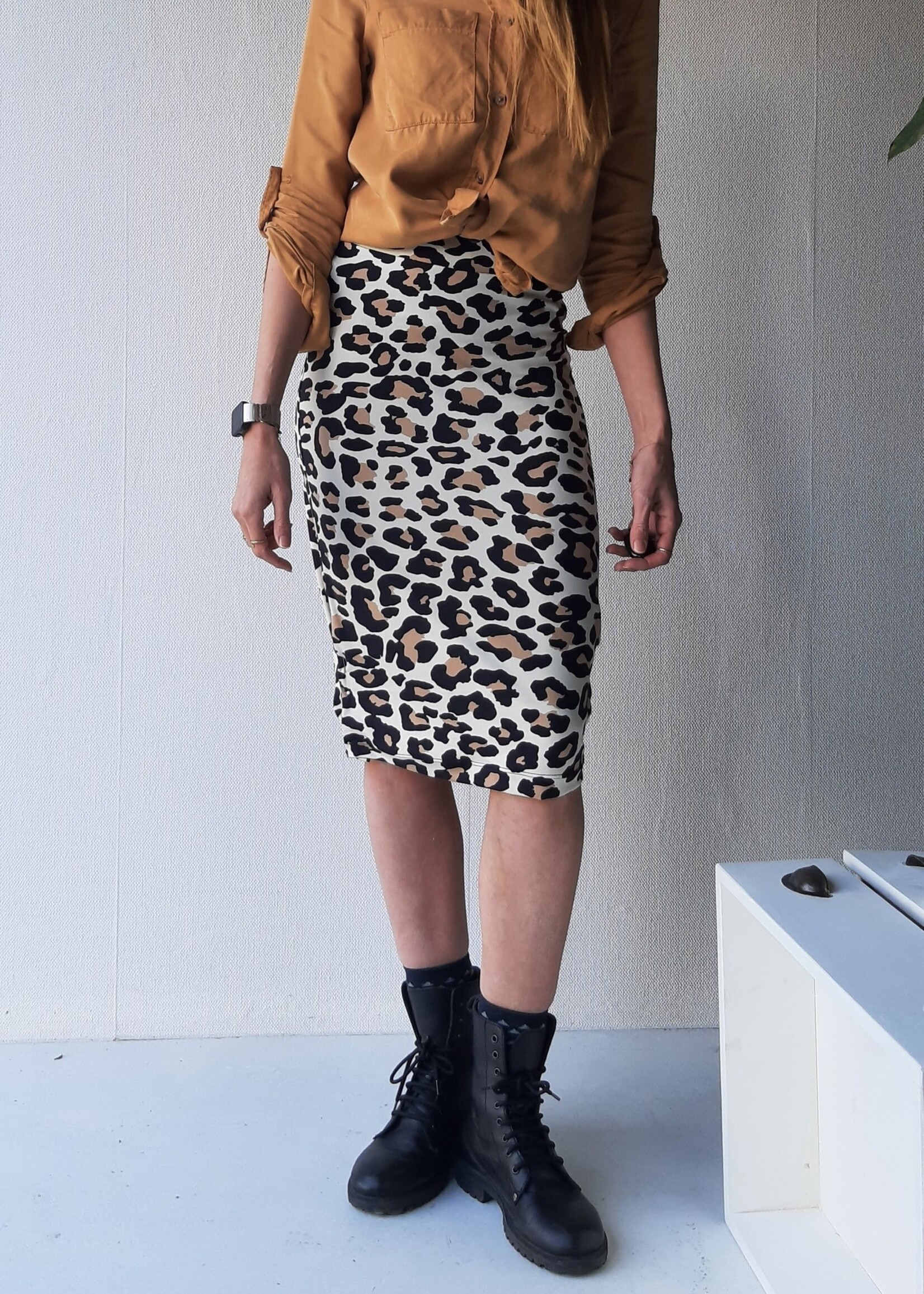 MadameLiz Pencil skirt| leopard | stretch | tall