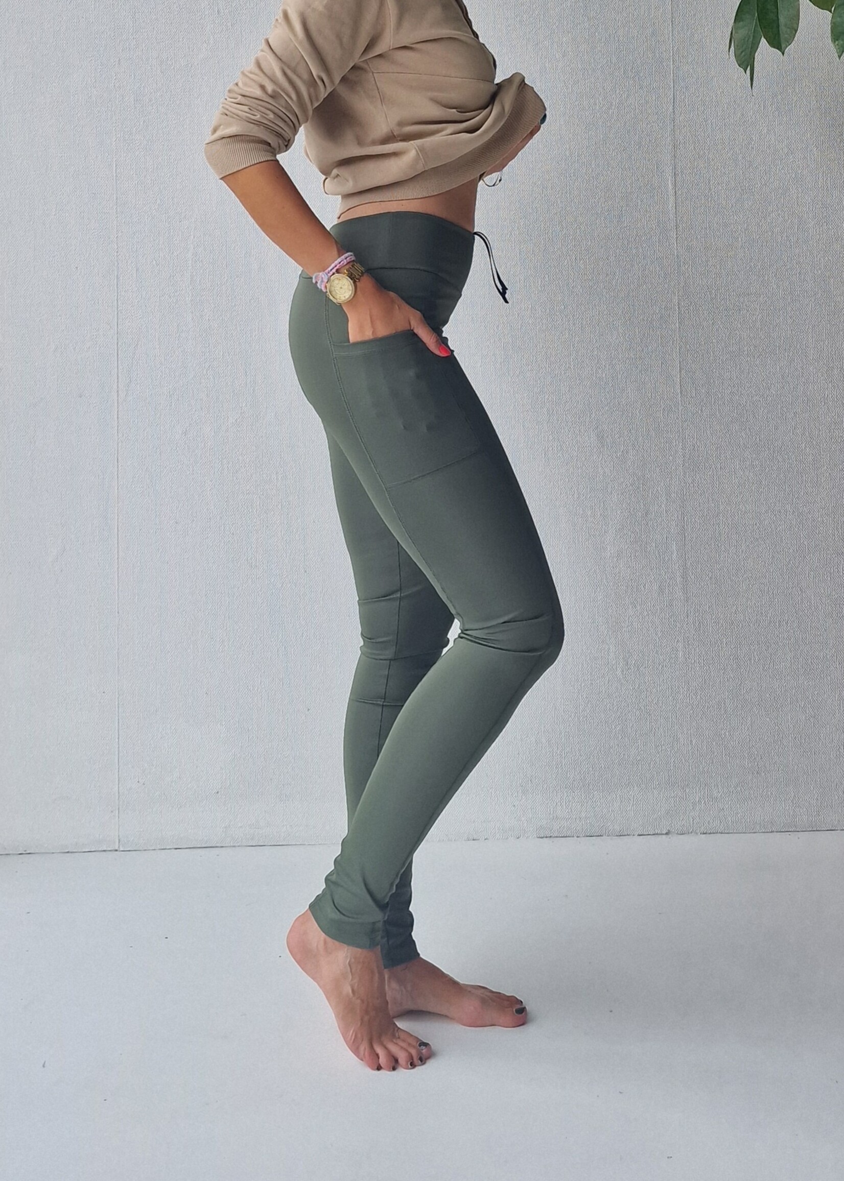 MadameLiz Long sports leggings | with side pocket | kakhi