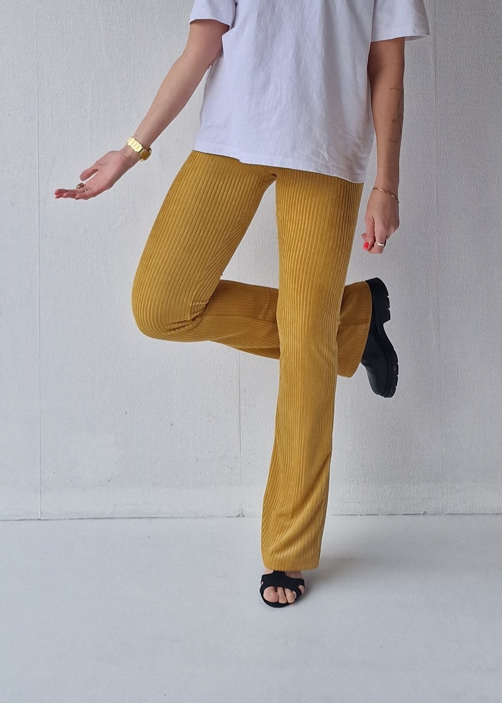 MadameLiz Flared | rib oker | extra lange flared legging