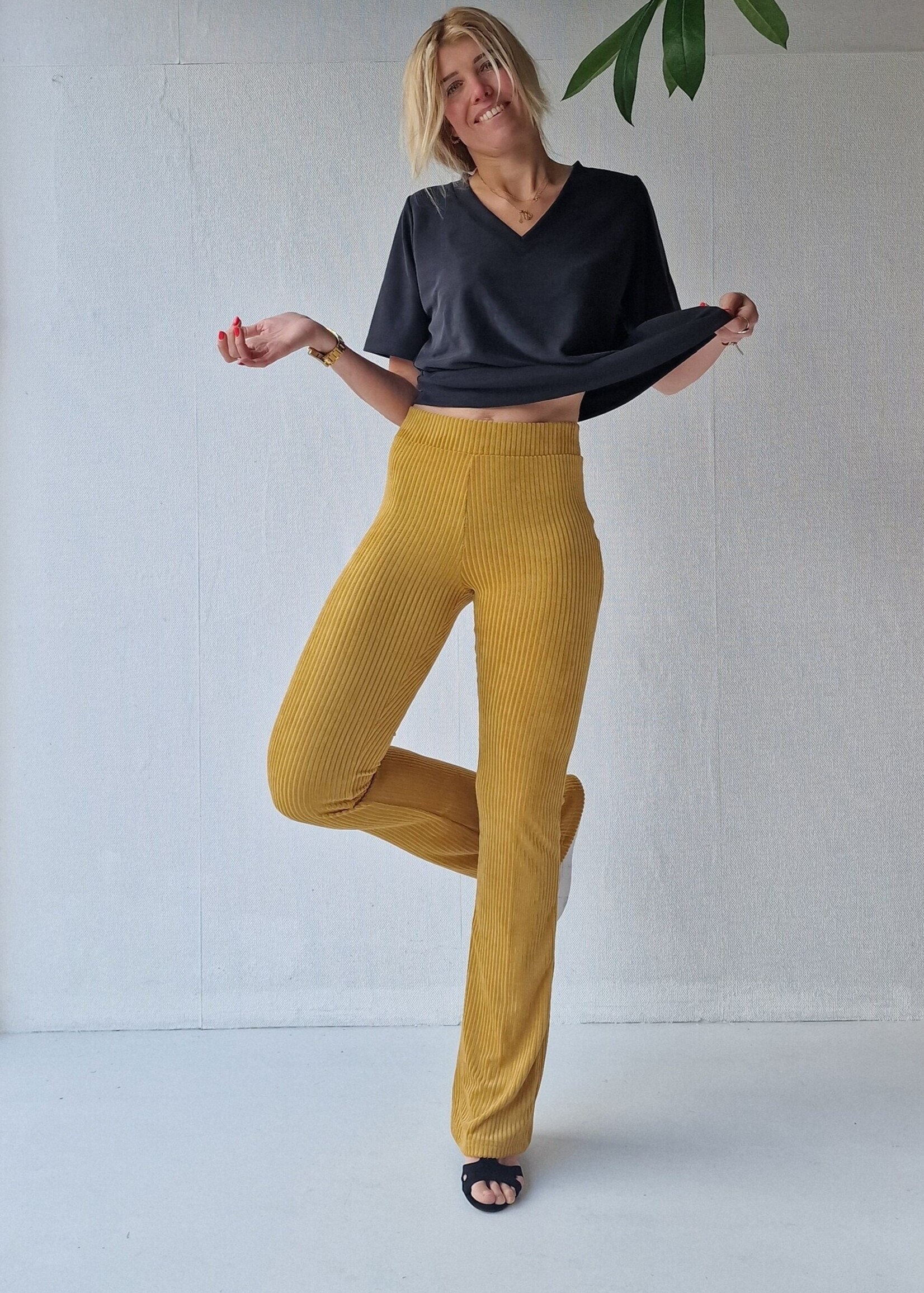 MadameLiz Flared | rib oker | extra lange flared legging