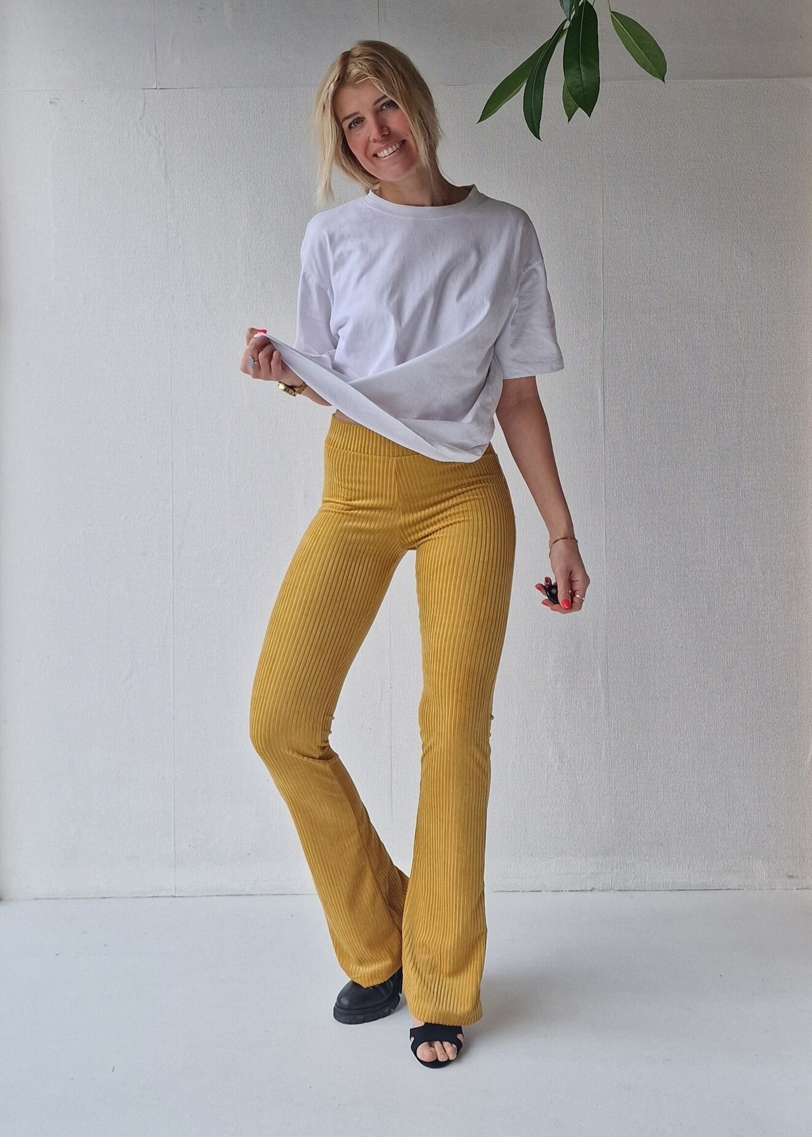MadameLiz Flared | rib oker | extra lange flared legging