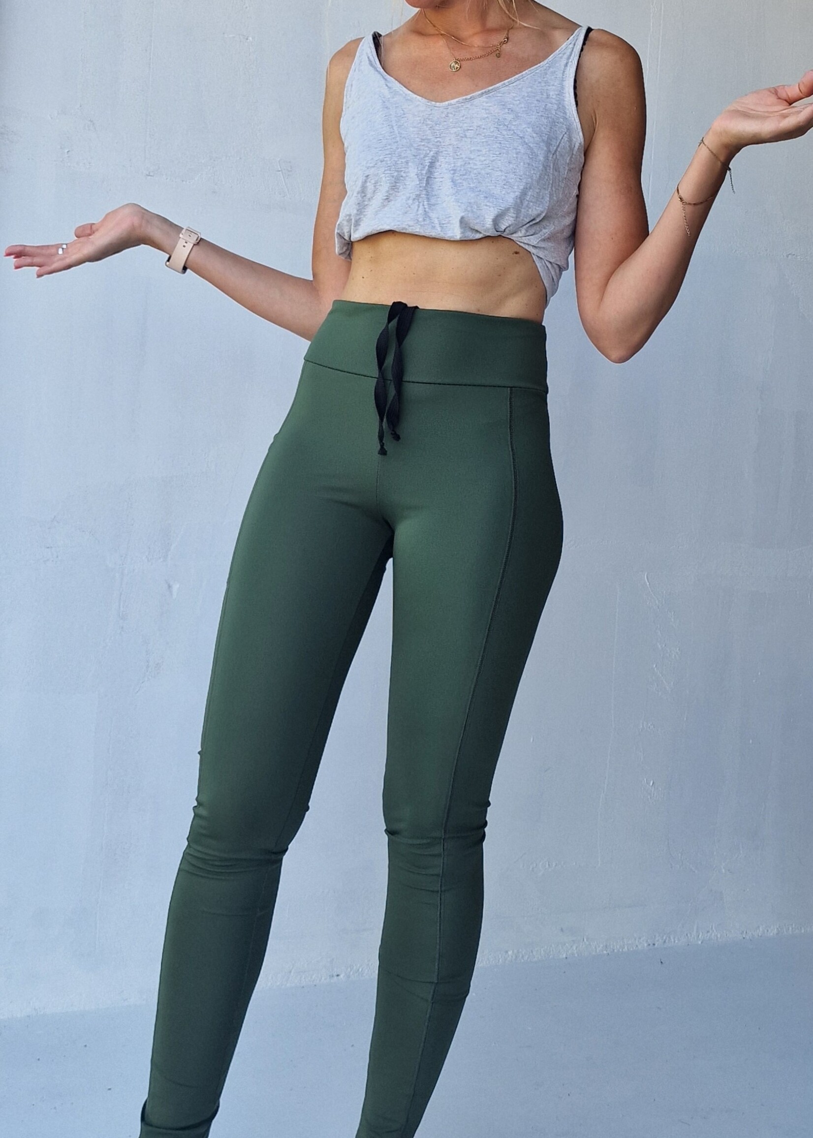 MadameLiz Lange Sportleggings | mit Seitentasche | kakhi