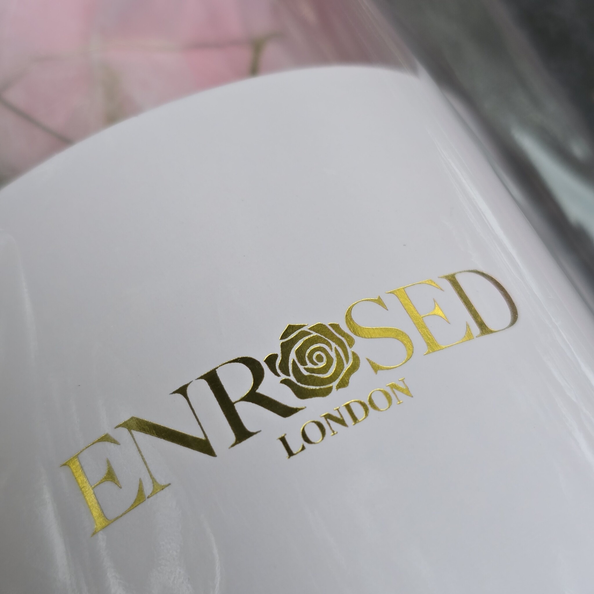 Rote Rosen mit LED-Beleuchtung