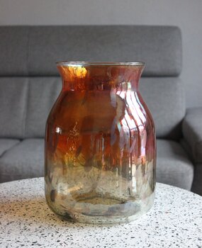 Glazen vaas met rode gloed Glazen vaas met rode gloed