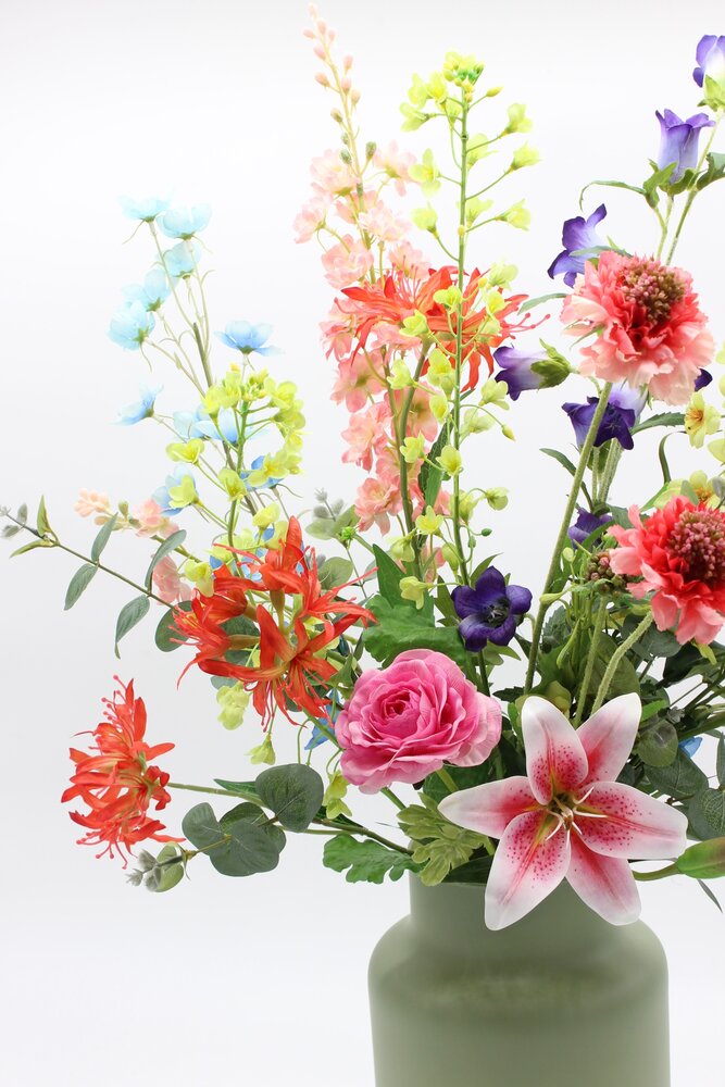Zijden kunstbloemen schikking Weelderig – 80 cm – Luxe mix van kleuren - Bloemenjunkie Zijden kunstbloemen schikking Weelderig – 80 cm – Luxe mix van kleuren - Bloemenjunkie