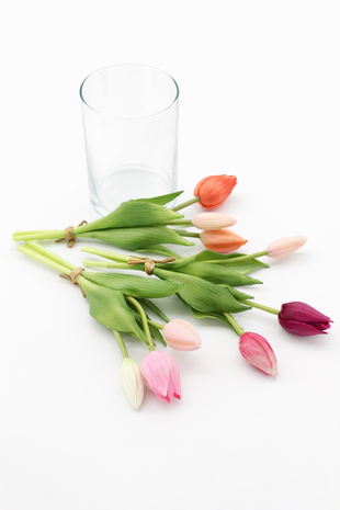 Kunstbloemen Boeketje tulpen met druifjes 20 cm