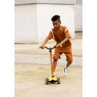 Maxi Micro scooter Deluxe Pro LED - 3-wheel children's scooter - Yellow