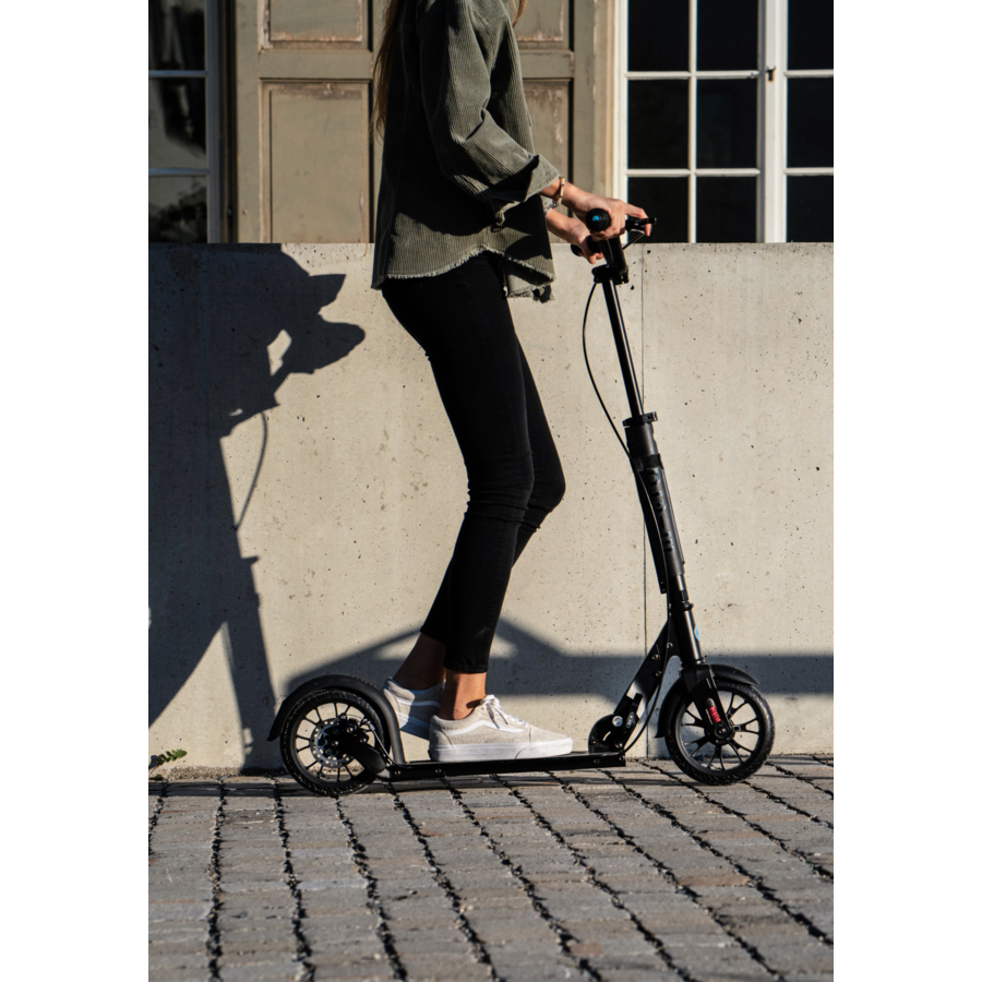 Micro Metropolitan Deluxe - 2-wheel foldable scooter - with hand and foot brake - Black