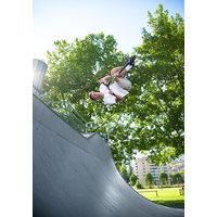 Micro RAMP - 2-wheel kids stunt scooter - Lightweight - Black