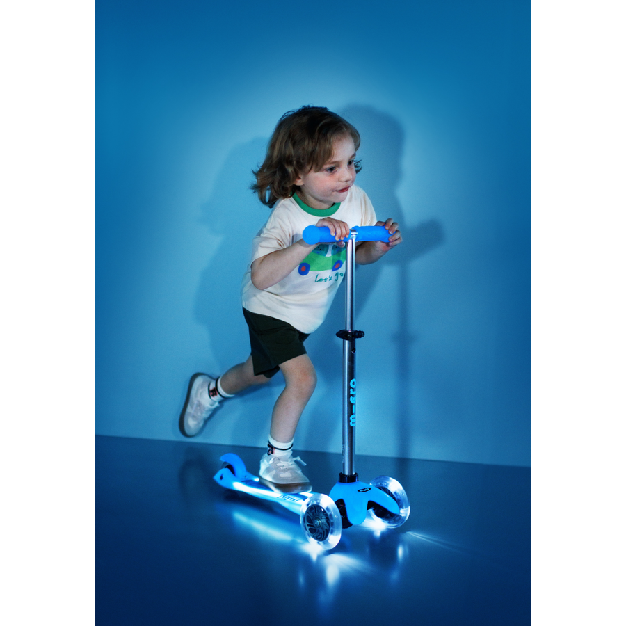 Mini Micro scooter Deluxe Glow LED Plus - 3-wheel children's scooter - Arctic Blue