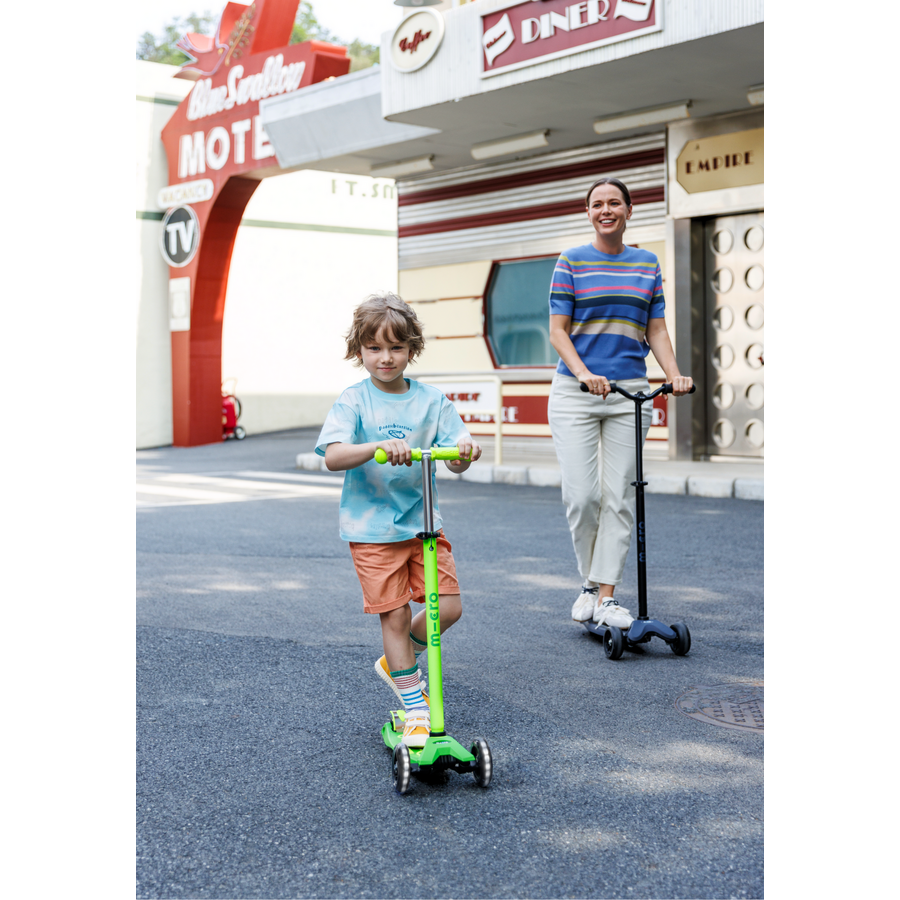 Maxi Micro scooter Deluxe LED - 3-wheel children's scooter - Yellow Green neon