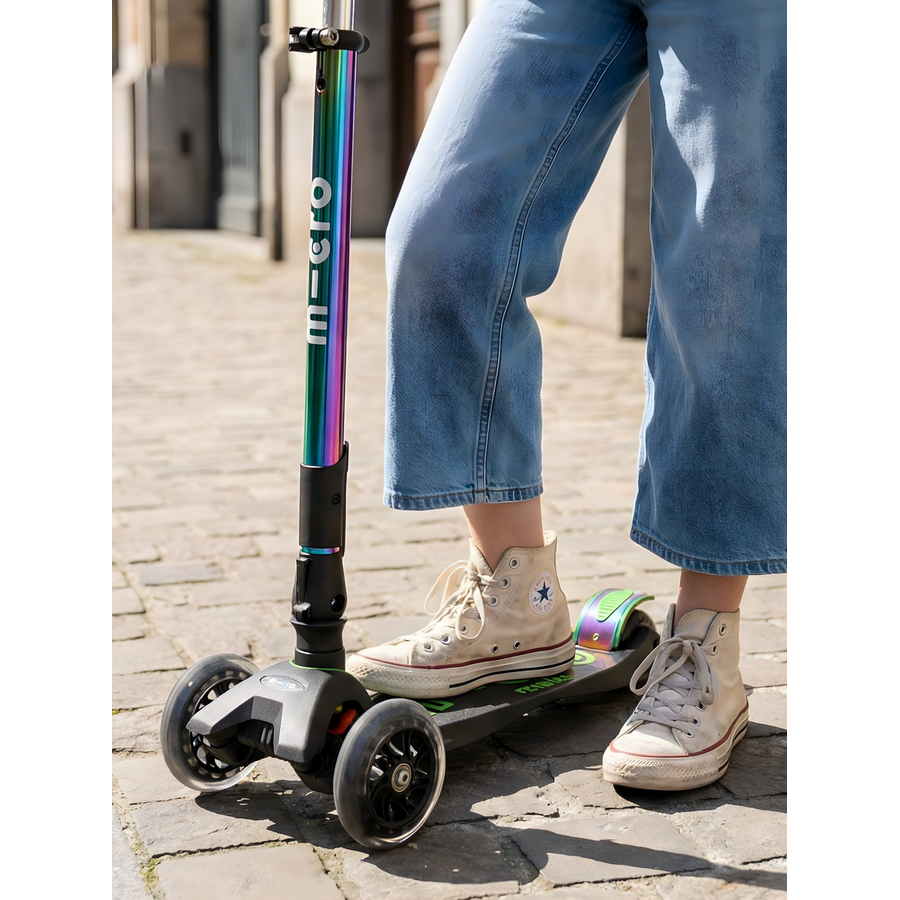 Maxi Micro scooter Deluxe foldable LED - 3-wheel children's scooter - Neochrome Green