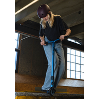 Micro Supreme - 2-wheel stunt scooter - Lightweight - Blue