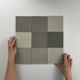 By Goof Moos Taupe glans handvorm 13x13