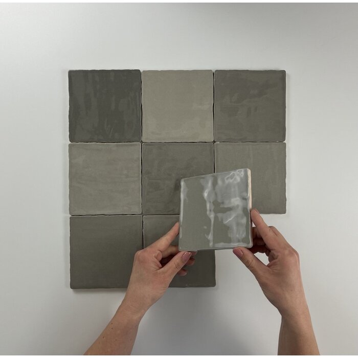 By Goof Moos Grey glans handvorm 13x13