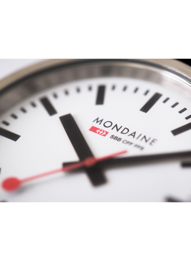 Mondaine Classic horloge - zilverkleurige kast - zwart leren band - 30 mm
