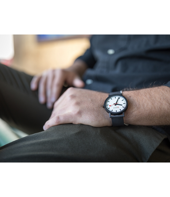 Mondaine Essence horloge - zwarte kast - zwart rubberen band - 41 mm