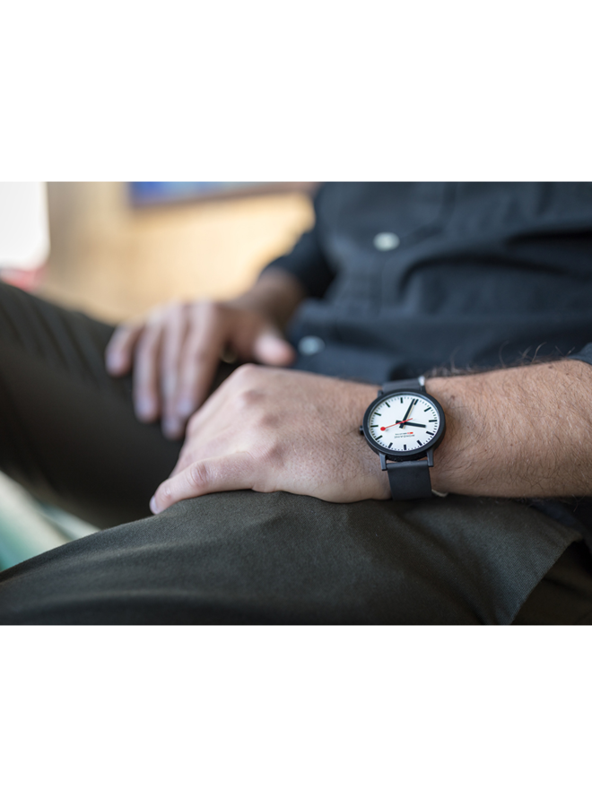 Mondaine Essence horloge - zwarte kast - zwart rubberen band - 41 mm