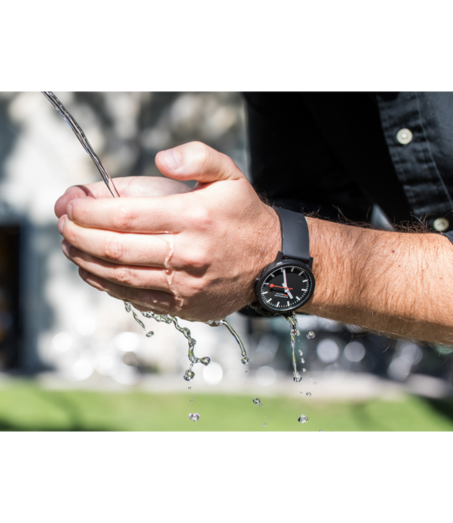 Mondaine Essence horloge - zwarte kast - zwart rubberen band - 41 mm