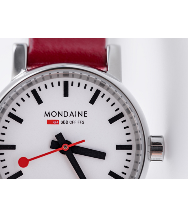Mondaine Evo2 horloge - zilverkleurige kast - rood leren band - 26 mm