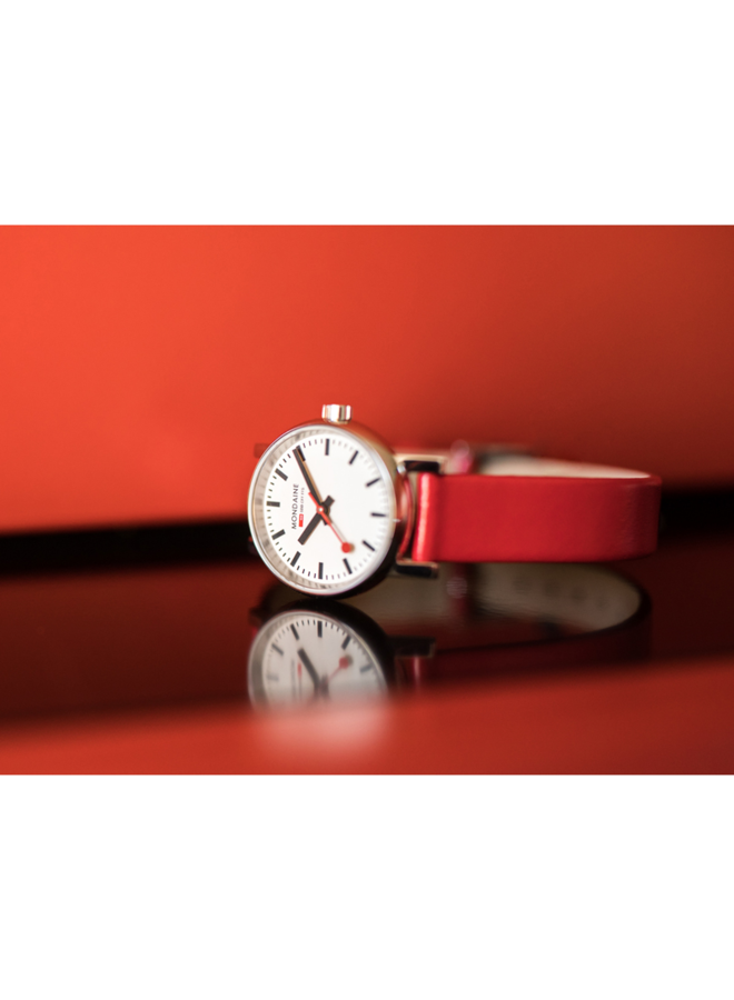 Mondaine Evo2 horloge - zilverkleurige kast - rood leren band - 26 mm