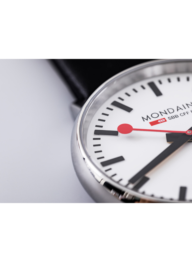 Mondaine Evo2 horloge - zilverkleurige kast - zwart leren band - 40 mm