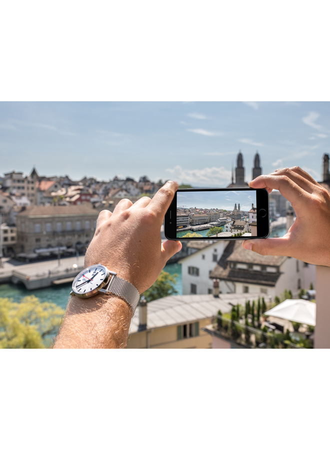 Mondaine Evo2 horloge - zilverkleurige kast - zilverkleurige mesh band - 40 mm