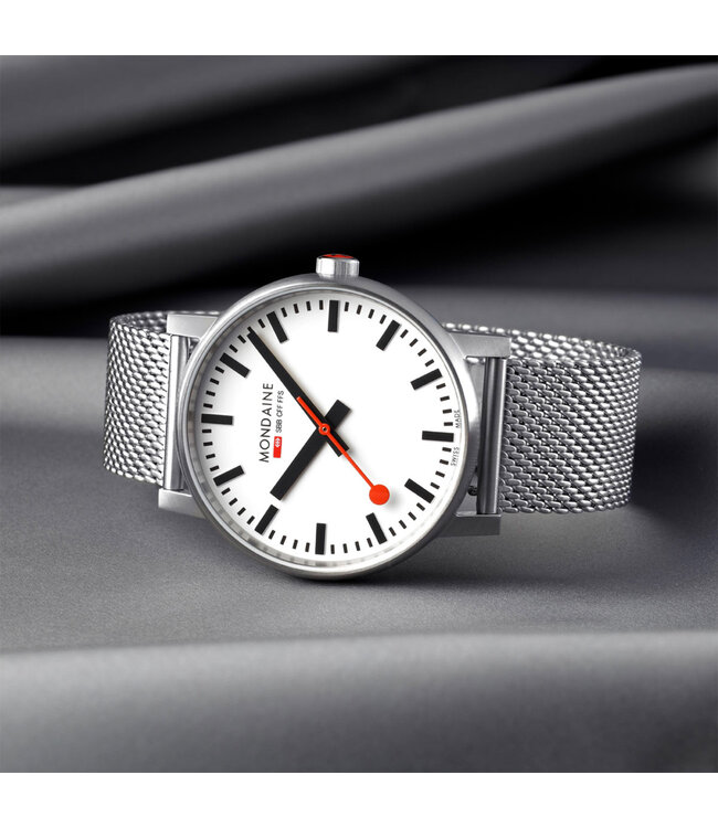 Mondaine Evo2 horloge - zilverkleurige kast - zilverkleurige mesh band - 43 mm