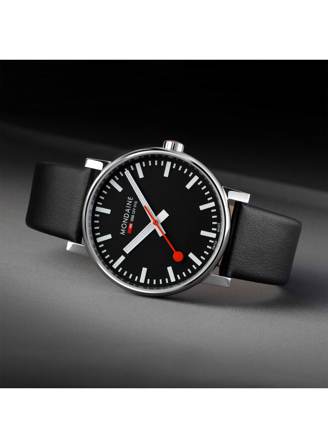 Mondaine Evo2 horloge - zilverkleurige kast - zwart leren band - 43 mm