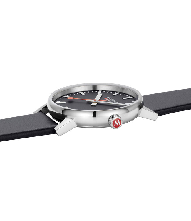 Mondaine Evo2 horloge - zilverkleurige kast - zwart leren band - 43 mm