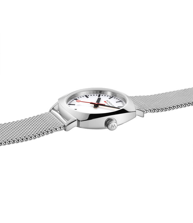 Mondaine Petite Cushion horloge - zilverkleurige kast - zilverkleurige mesh band - 31 x 36.5 mm