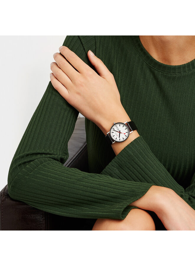 Mondaine Classic horloge - zilverkleurige kast - zwart leren band - 36 mm