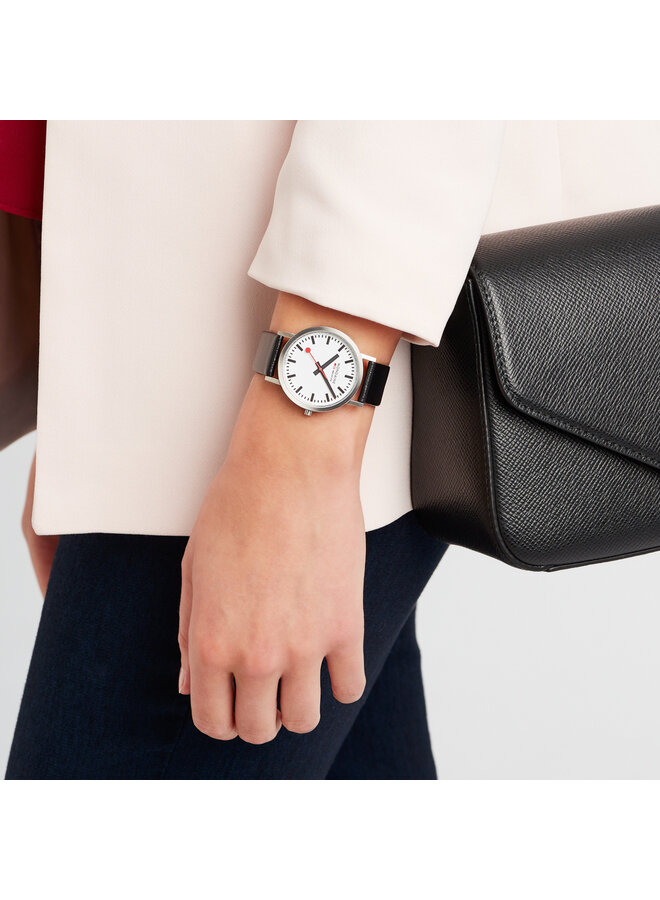 Mondaine Classic horloge - zilverkleurige kast - zwart leren band - 36 mm
