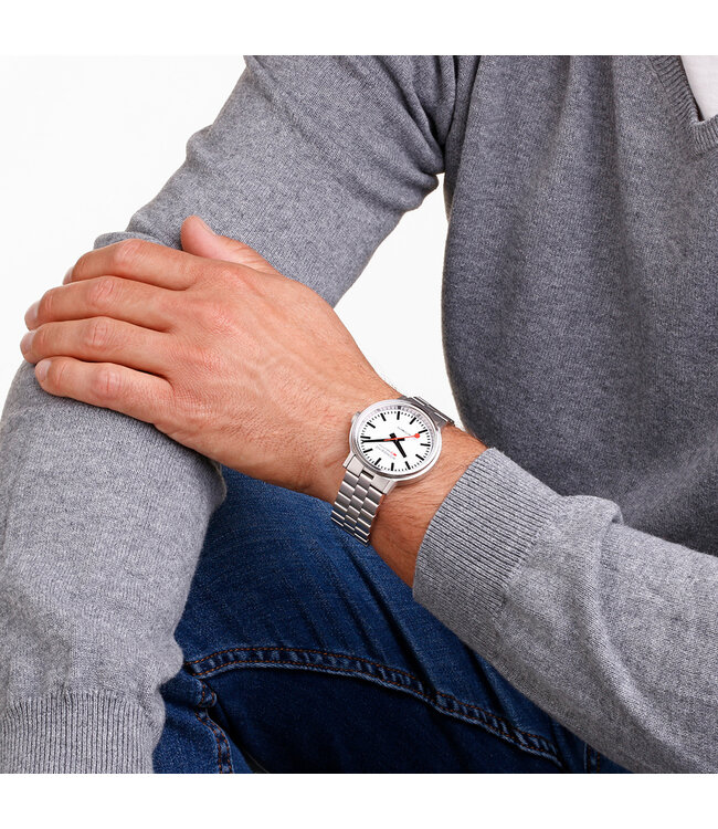 Mondaine The Original horloge - zilverkleurige kast - zilverkleurige stalen band - 41 mm