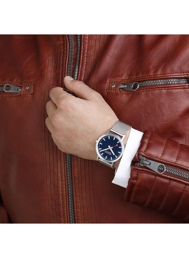 Mondaine Classic horloge - zilverkleurige kast - zilverkleurige mesh band - 40 mm