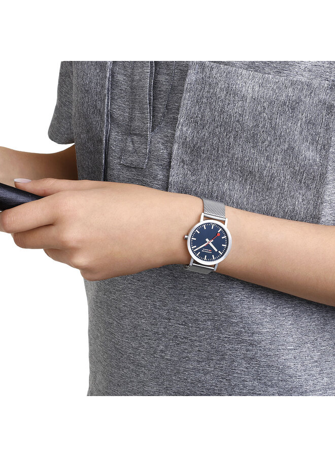 Mondaine Classic horloge - zilverkleurige kast - zilverkleurige mesh band - 36 mm