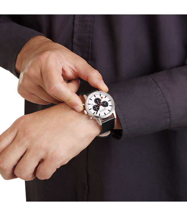 Mondaine Mondaine Neo horloge - zwarte kast - zwart leren band - 41 mm