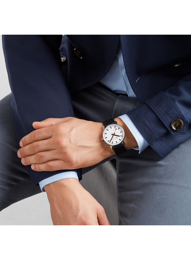 Mondaine Evo2 horloge - zilverkleurige kast - zwart leren band - 40 mm