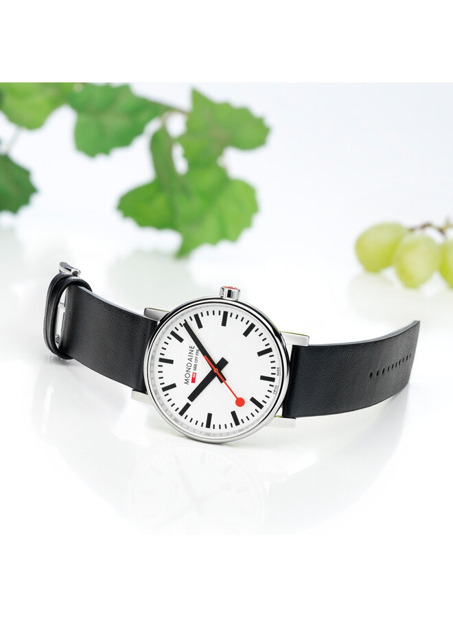 Mondaine Evo2 horloge - zilverkleurige kast - zwart leren band - 40 mm