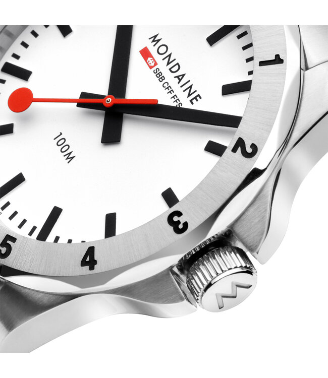 Mondaine Numeri horloge - zilverkleurige kast - zilverkleurige stalen band - 42 mm
